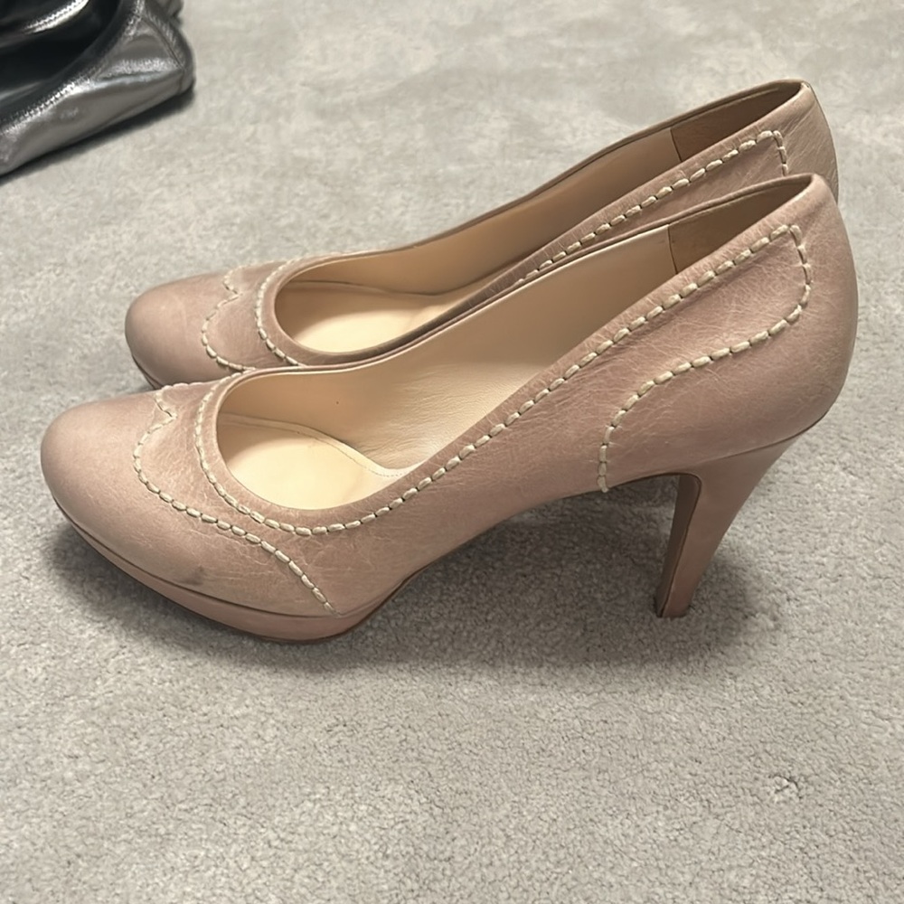 Prada blush, beige platform pumps size 39